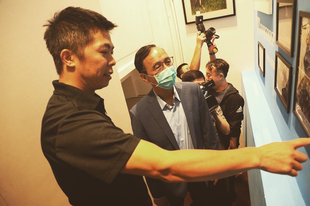超跑好手林義傑痛批政府做半套，「超前搞亂」，更怒嗆「會有報應」，網紅「鬼才阿水」直言，「國民黨文傳會副主委」身分才是林義傑發文主因。 圖：取自林義傑臉書（資料照）