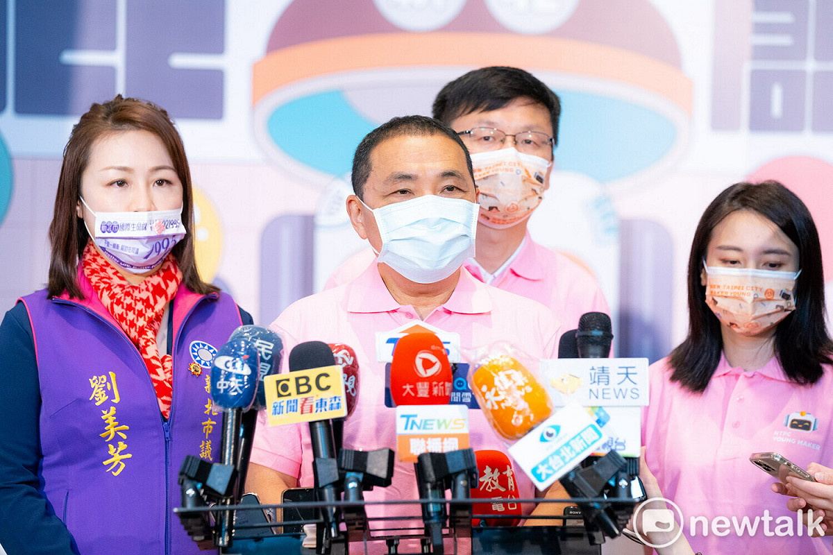 侯友宜強調「0＋7不是什麼都可以做」，呼籲民眾做到「盡量在家、盡量在家辦公、沒必要不要出門」３大原則。 圖：林昀真／攝