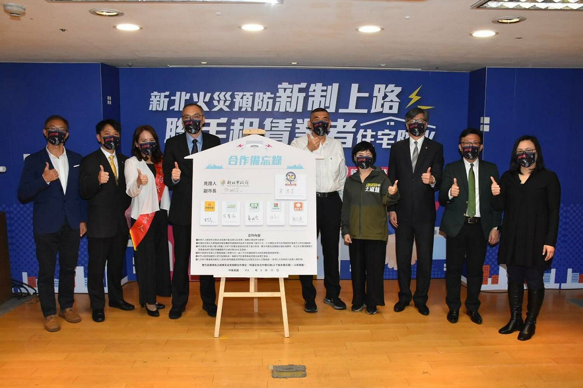 新北市火災預防自治條例自111年7月1日起，將要求出租屋、違章及曾發生火警紀錄之住宅需強制安裝住宅用火災警報器（簡稱住警器）。 圖：新北市消防局提供