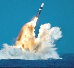 中國核潛艦從水下發射「巨浪-3」型巡弋飛彈。 圖 : 翻攝自央視