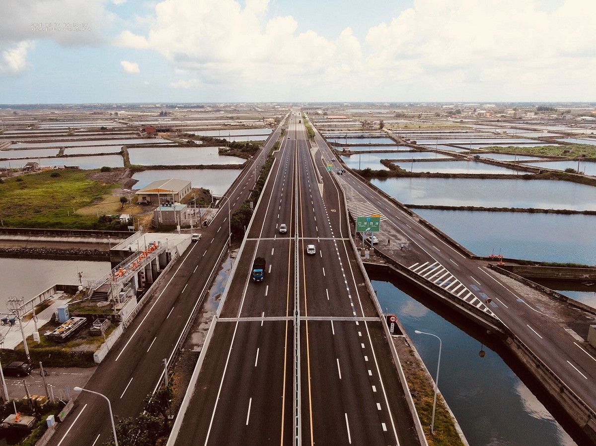 交通部公路總局公布端午連假省道易塞路段（圖為台61線青蚶橋）。 圖：翻攝自臉書「公路總局：公路人」（資料照）