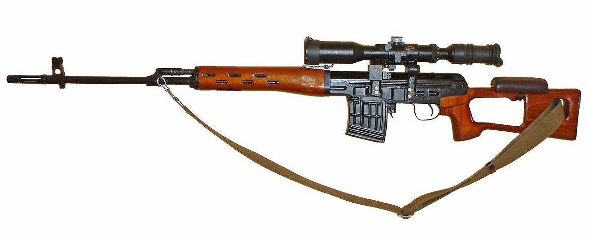 俄羅斯軍方早期「反無人機」訓練是使用「德拉古諾夫」狙擊步槍(SVD/SVD-S)搭配熱成像瞄準具或雷射測矩儀，在300至700公尺距離射擊摧毀目標。 圖：翻攝維基百科/CC BY-SA 4.0