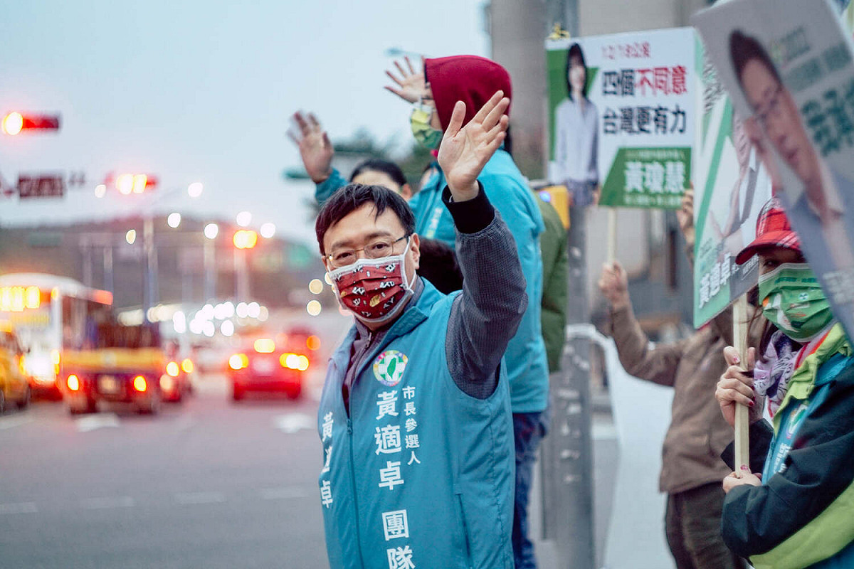 黃適卓批評國民黨主席朱立倫為了一己金蟬脫殼而空降張善政參選桃園市長，顯示朱對選民、對桃園根本無心。 圖：翻攝黃適卓臉書