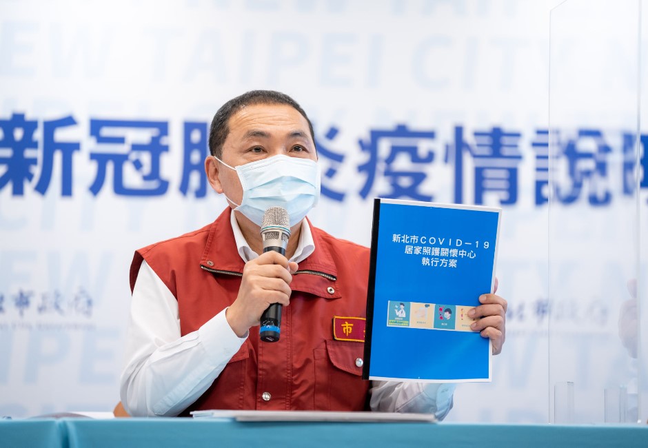 本土疫情確診數飆增，疫情重災區之一的新北市長侯友宜「火力全開」，在近一個月網路聲量上的表現，明顯出現三波高峰。 image source:FB/侯友宜