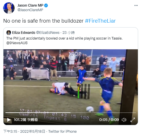 澳洲反對黨工黨的國會議員克萊爾（Jason Clare）事後在推特上調侃，「在推土機周遭，沒有人是安全的。」 圖 : 擷取自推特