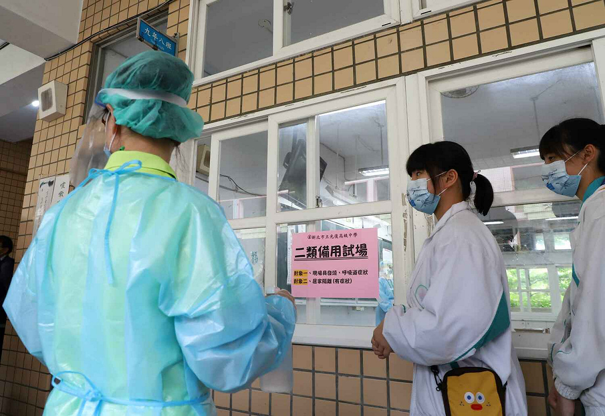 考場所有人全程戴口罩、試場四個角落窗戶開啟保持通風。 圖：新北市教育局提供