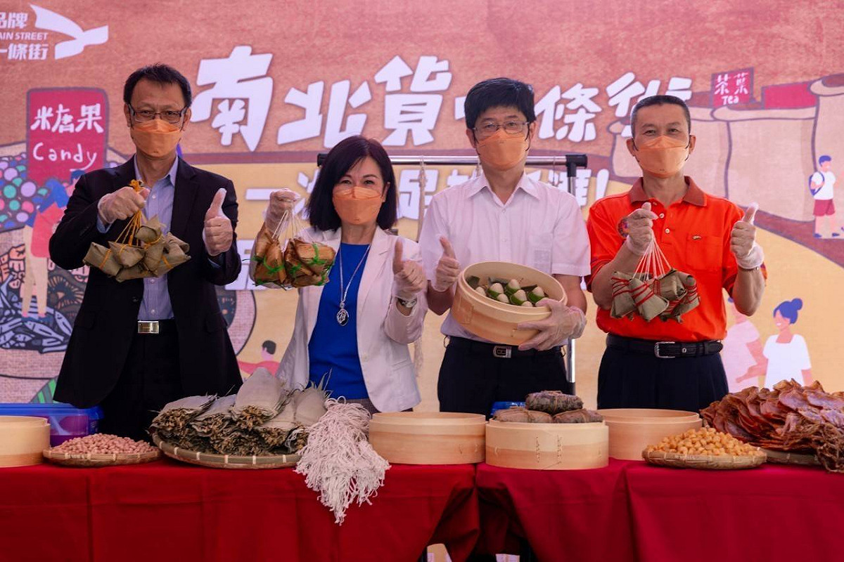 經濟部商業司到高雄三鳳中街辦理「品牌一條街」。 圖：經濟部商業司提供