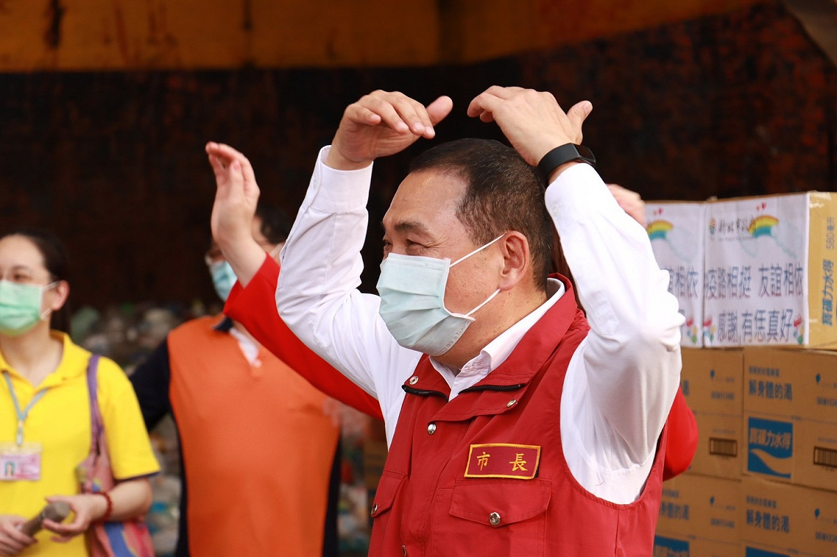 疫情當前服務不間斷 侯友宜視察清潔隊防疫措施