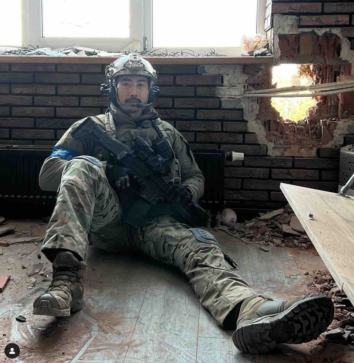 李根透過 YouTube 頻道表示，與俄軍交戰過程中，一位在韓國出生的戰友戰死了。他是前美國海軍陸戰隊軍官和狙擊手。 圖：截圖自李根大尉IG（資料照）