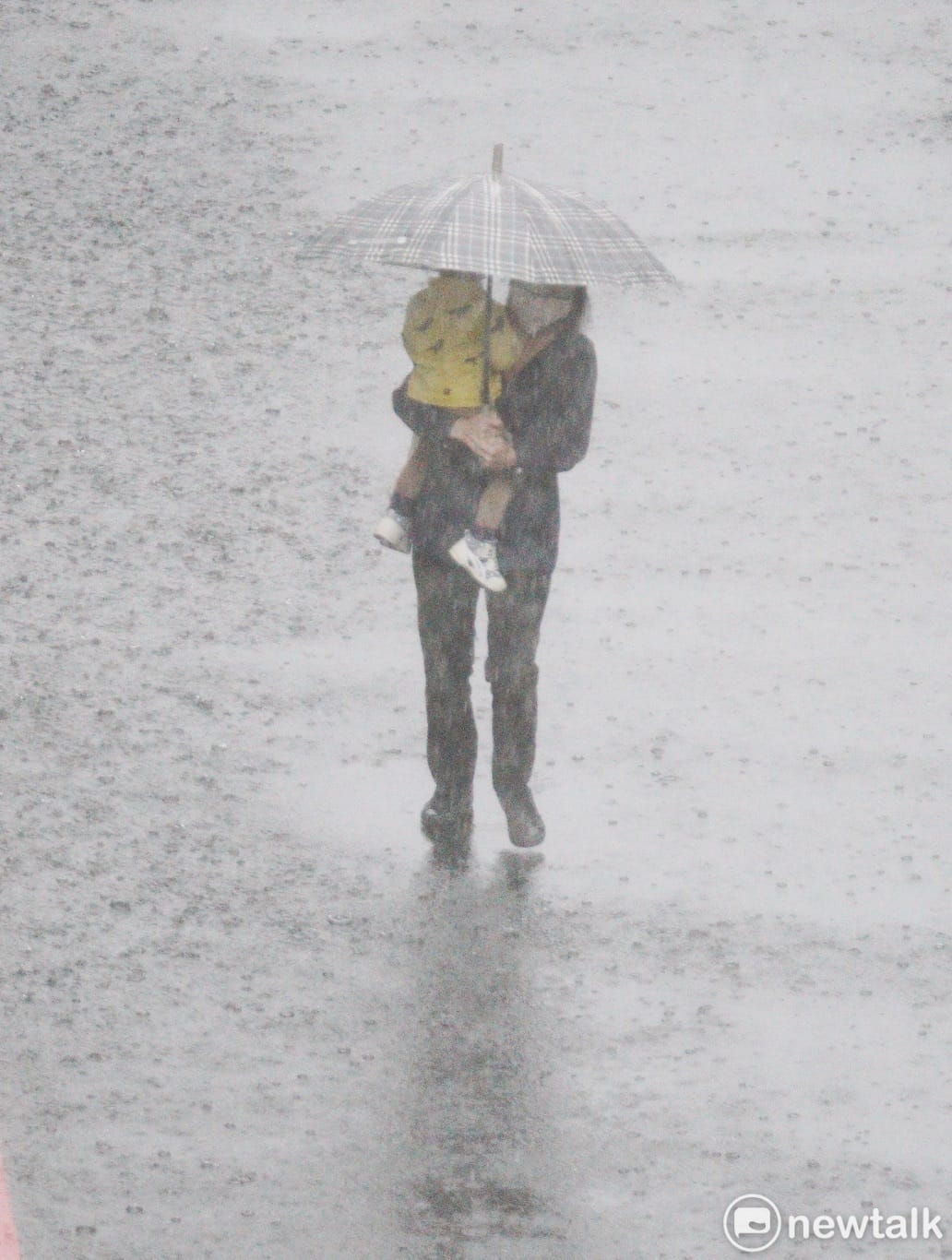 中央氣象局表示，下週受到鋒面影響，各地容易出現局部較大雨勢（資料照）。 圖：張良一/攝