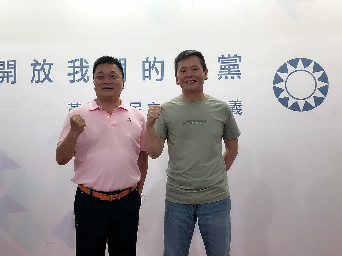 國民黨新竹縣竹北市長民調初選結果出爐，立委林為洲（右）小勝竹北市民代表會主席林啟賢（左）。 圖：翻攝自林為洲臉書