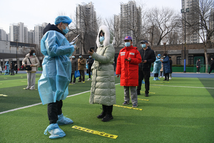 天津市疫情防控指揮部宣布，22日6時起將在全市範圍開展新一輪全員核酸檢測，全體居民應於當時居住地保持「相對」靜止，並配合指示前往指定地點篩檢。 圖：截自新華網