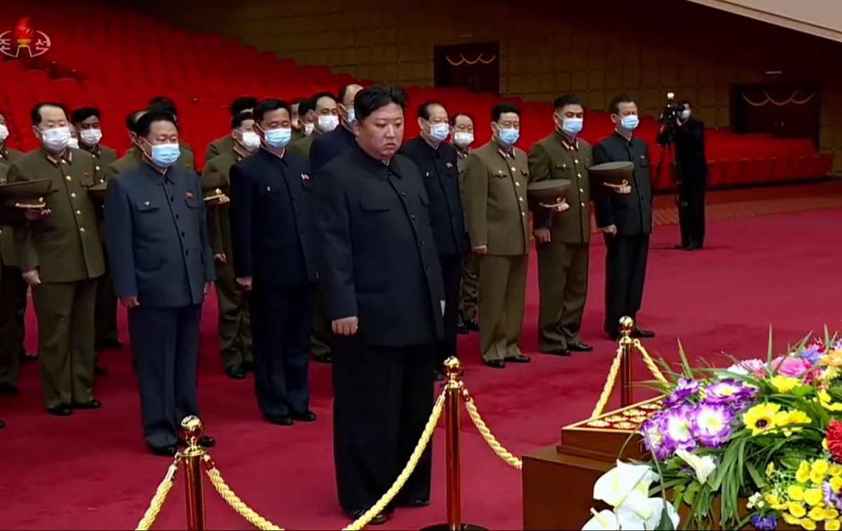 金正恩親自主持國家元老玄哲海的國葬。 圖：擷自Youtube 影片