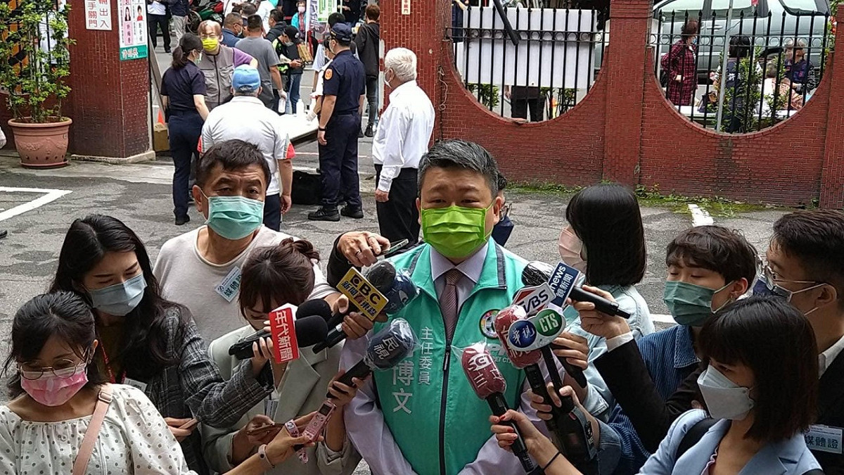 新北市黨部主委何博以1萬0310票順利連任表示，非常感謝余天前主委以及所有黨員對他的肯定。 圖：何博文服務處主任黃淑君提供
