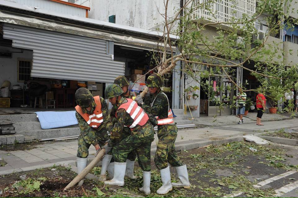 國軍投入台東救災的行列。 圖：行政院提供