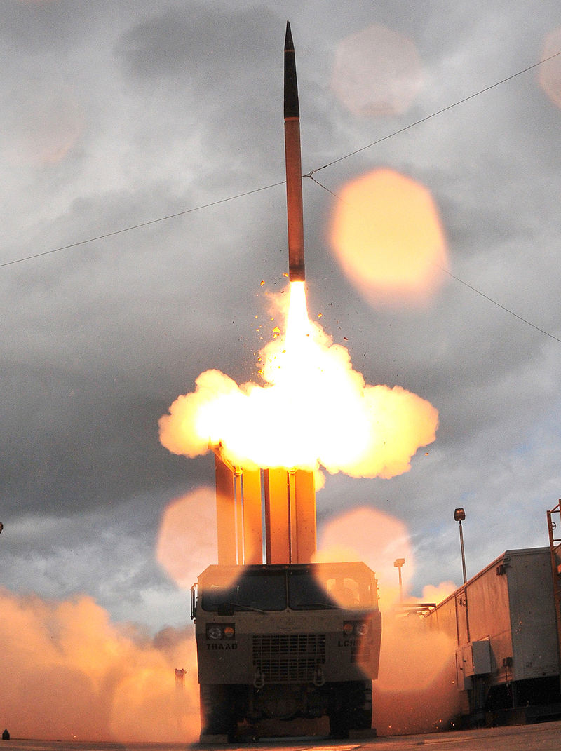 根據維基資料，戰區高空防禦飛彈（THAAD）是美國陸軍研發的一款攔截短程、中程和遠程彈道飛彈的最終防禦系統。 圖：翻攝維基網站/National Missile Defense