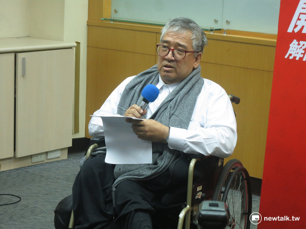 前總統府國策顧問、開放台電研究小組籌備人郝明義11日召開記者會，他呼籲，後續與台電間的會議，應要有錄影與錄音檔作證，否則將無實質會議效益。 圖：呂佳峻/攝