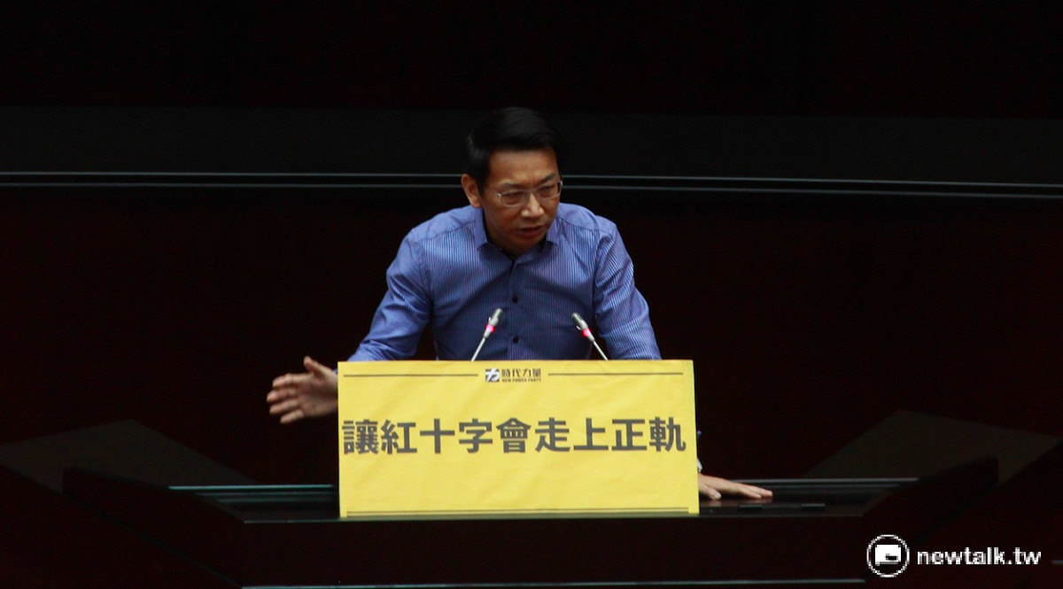 立法院院會12日處理時代力量立委徐永明提案《廢除紅十字會專法》，並進行表決，國民黨不敵民進黨與時代力量的表決多數，紅十字會法確定廢除。 圖：鄭佑漢/攝