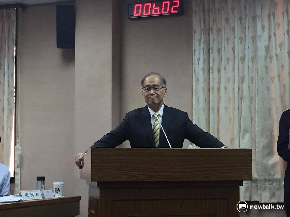 針對我國不滿南海仲裁之結果，民進黨立委陳亭妃13日在外交國防委員會問外交部，蔡英文總統是否有計劃登太平島？外長李大維回應：「目前沒有規劃，但未來並不排除登島」。 圖：鄭佑漢/攝
