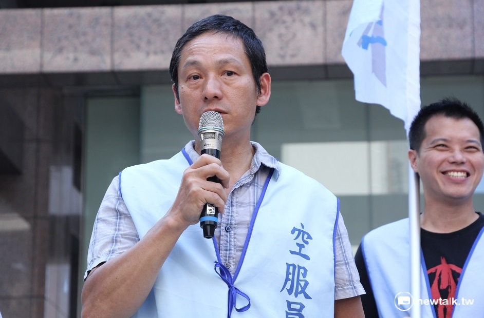 桃園市空服員職業工會理事長趙剛15日表示，欣見長榮空服員出現加入工會潮，團結一致爭取合理勞動權。 圖：林湘芸/攝