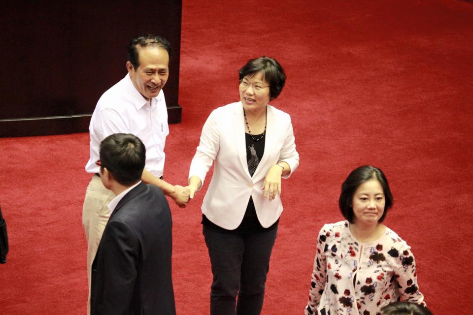 管碧玲爆料，當年曾邀劉世芳擔任時任高雄市長的謝長廷副手，來促成新系與謝系和解。對此，劉世芳則回說，她沒聽過這種說法。 圖：翻攝自劉世芳臉書