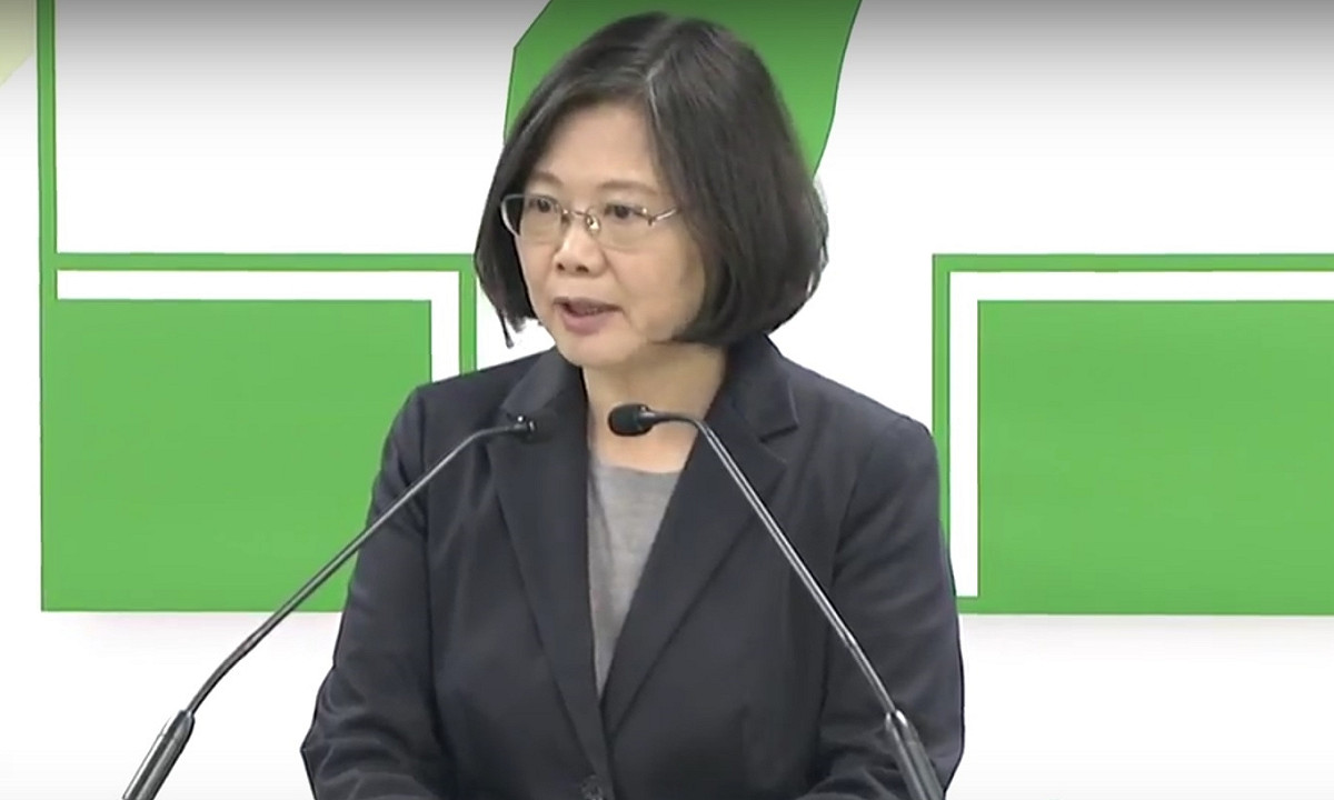 總統蔡英文20日勉勵新任黨中常委等實踐理想、莫忘初心。 圖：翻拍自民進黨直播網路