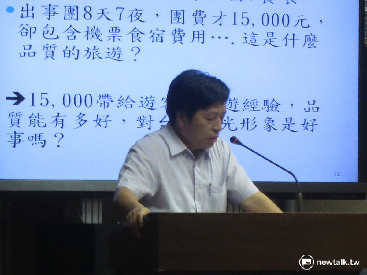 民進黨立委鄭寶清認為，可考慮遊覽車整車進口，不過，交通部長賀陳旦認為，將會對車業工業造成嚴重打擊。 圖：呂佳峻/攝