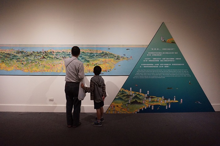 高雄市歷史博物館舉辦「時代行旅，1930遊高雄特展」，透過當年紀實影片、照片、紀念小物等，帶領民眾重回百年前的台灣。 圖：高雄市歷史博物館提供