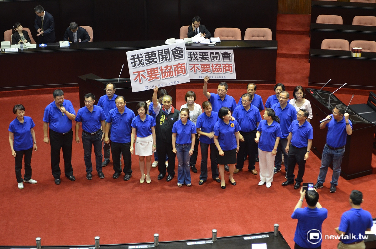 立法院26日院會原訂處理國營事業預算案，不過國民黨提了1474項預算刪減案應戰，加上其他黨團的提案，院會共要處理2419項預算議案。國民黨26日再用「提出異議、點名表決、重付表決」，拖延院會進行。 圖：新頭殼資料照片