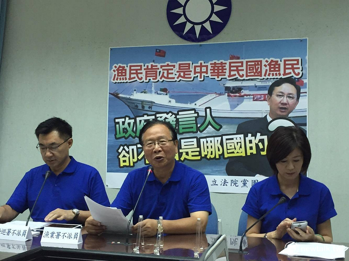 立法院國民黨團26日召開記者會，黨團書記長林德福直批，政院發言人童振源應該要下台。 圖：鄭佑漢/攝