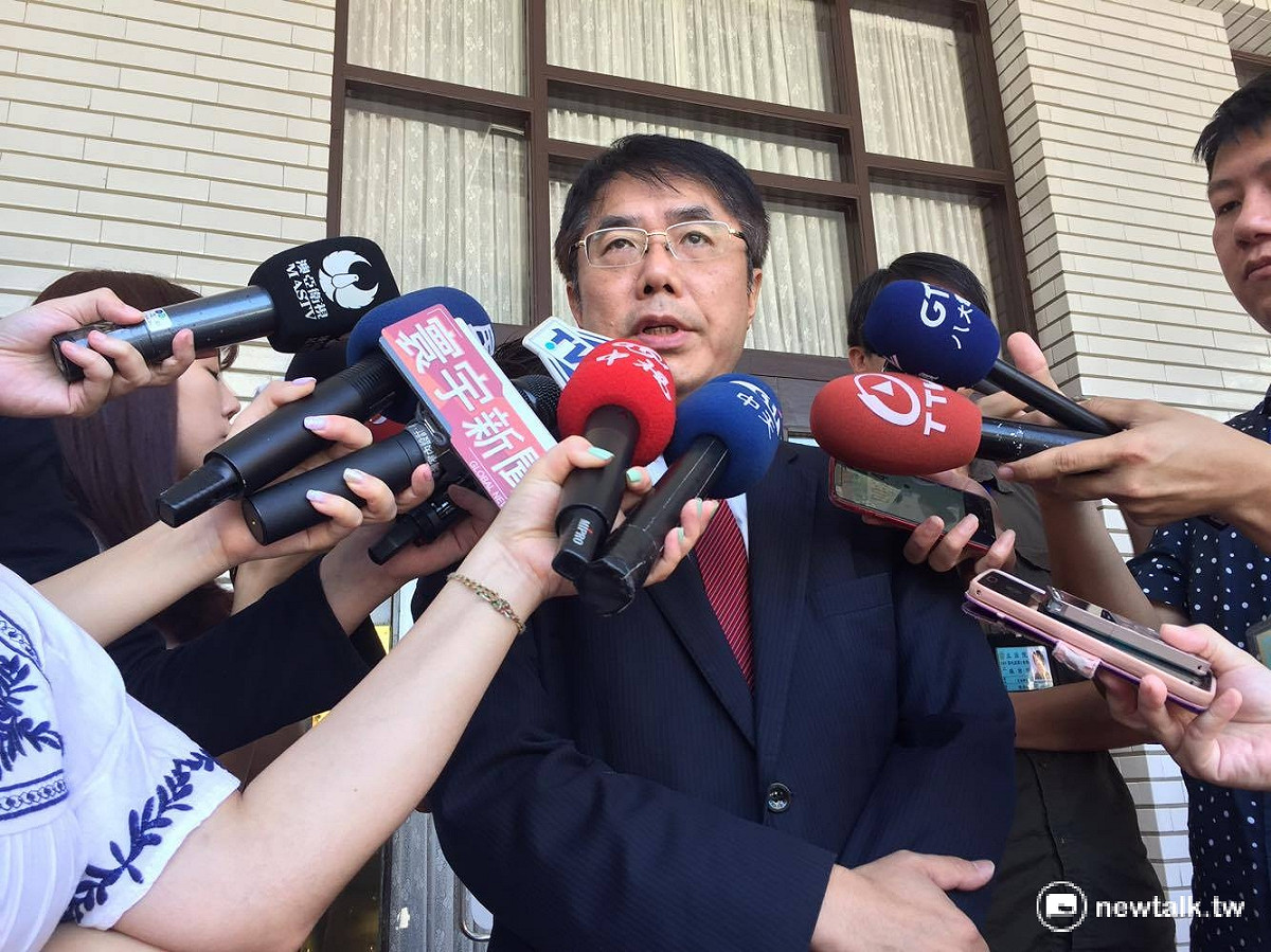 針對蔡英文總統的民調下滑，民進黨立委黃偉哲表示，很多人都批評蔡英文不登太平島宣示，但前總統馬英九登過太平島，有用嗎？ 圖：鄭佑漢/攝
