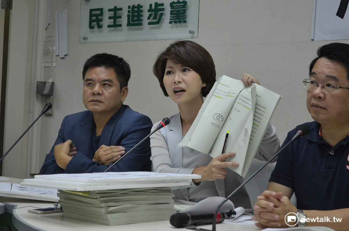 民進黨立委陳亭妃（中）痛批國民黨立委重複提案，甚至出現預算刪光後又凍結的奇怪提案。 圖：柯昱安/攝