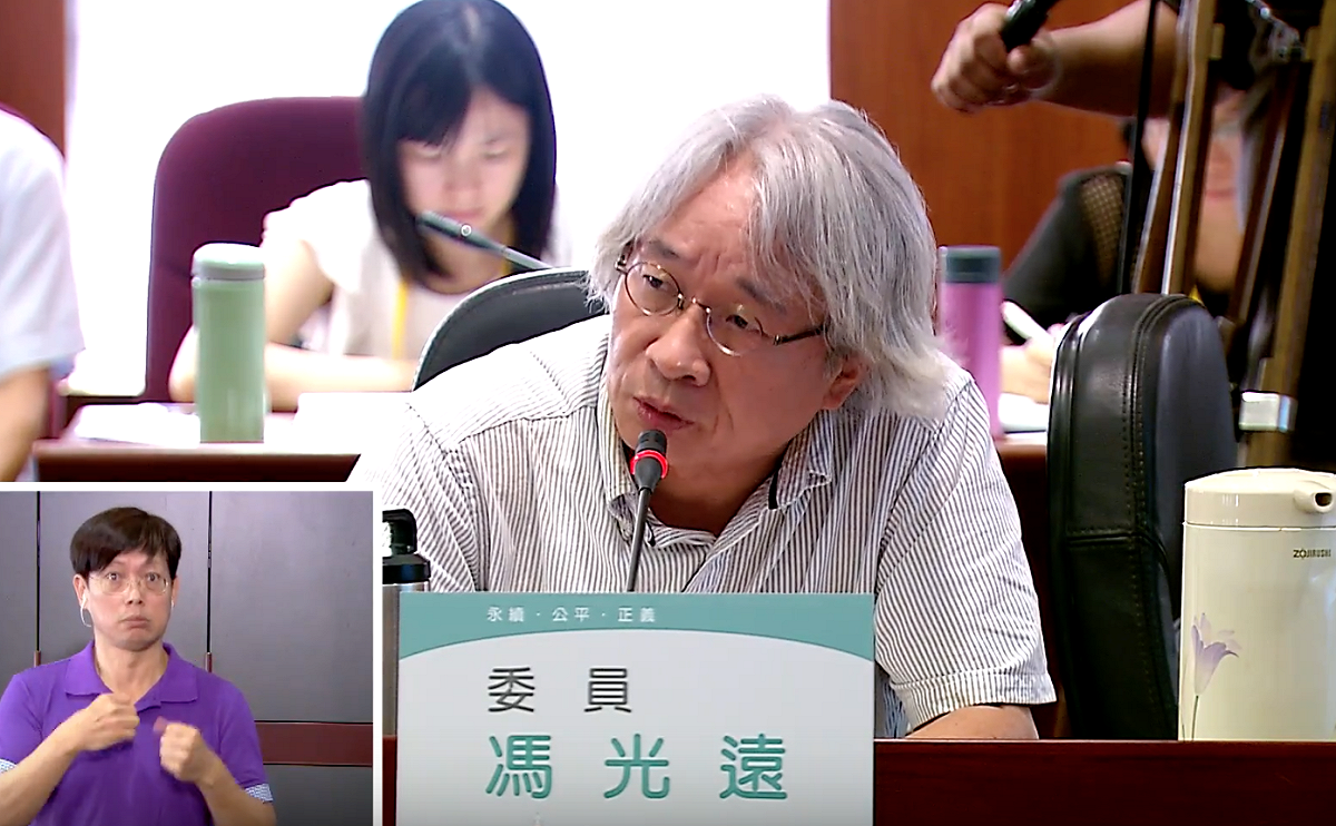 年金改革委員馮光遠28日表示，討論年金改革不應該情緒化，也不應該以專案處理特定對象，而是要公平的對待每個職業。 圖：截自總統府年金改革委員會直播畫面