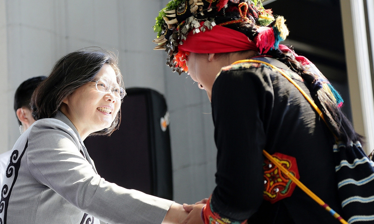 總統蔡英文1日在總統府代表政府向原住民族道歉。 圖：總統府提供