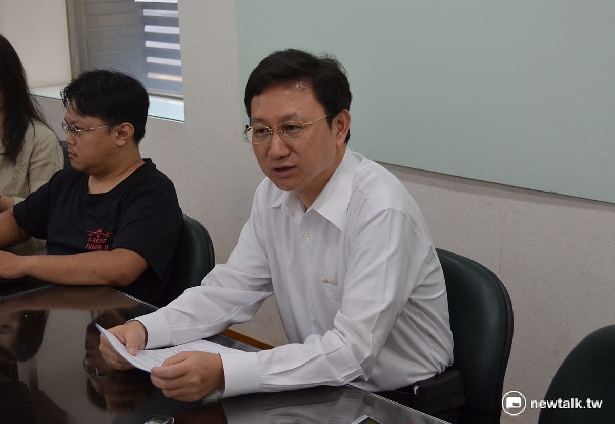 行政院「兆豐銀行遭美裁罰案督導小組」7日舉行第3次會議，政院發言人童振源表示，財政部近日將全面改派兆豐銀董事，並且針對兆豐銀爭議，將持續追查。 圖：新頭殼資料照片