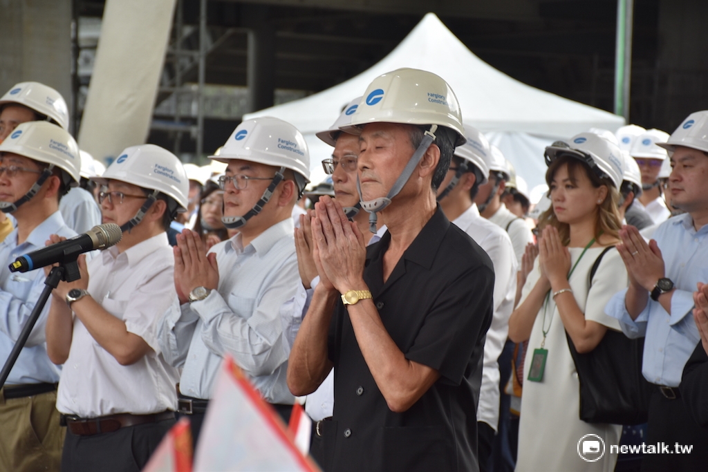 遠雄董事長趙藤雄3日下午率領公司高層舉行中元普渡儀式。 圖：陳又瑞/攝