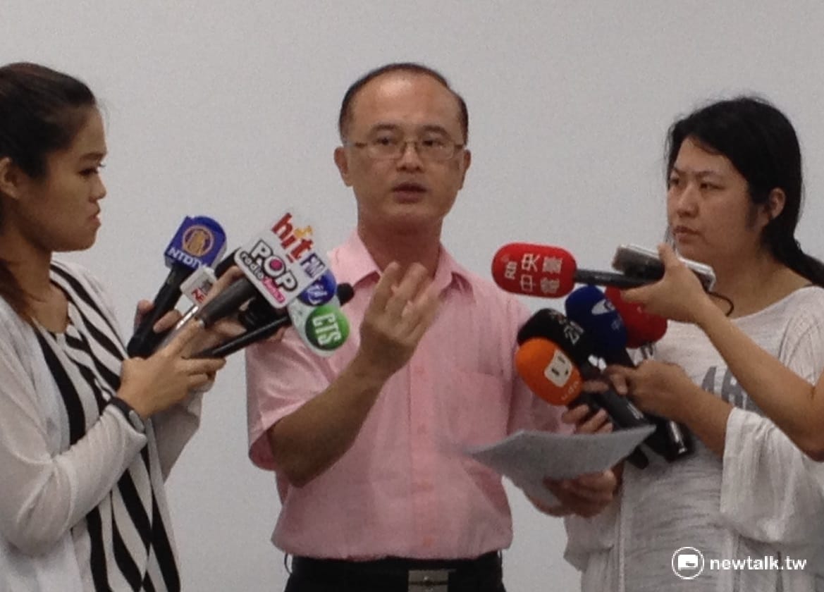 台電工會秘書長彭繼宗說，若電業法修法共識未徹底執行，未來工會將不排除邀請台電工會成員與眷屬、民眾一同上街頭。 圖：周富美/攝