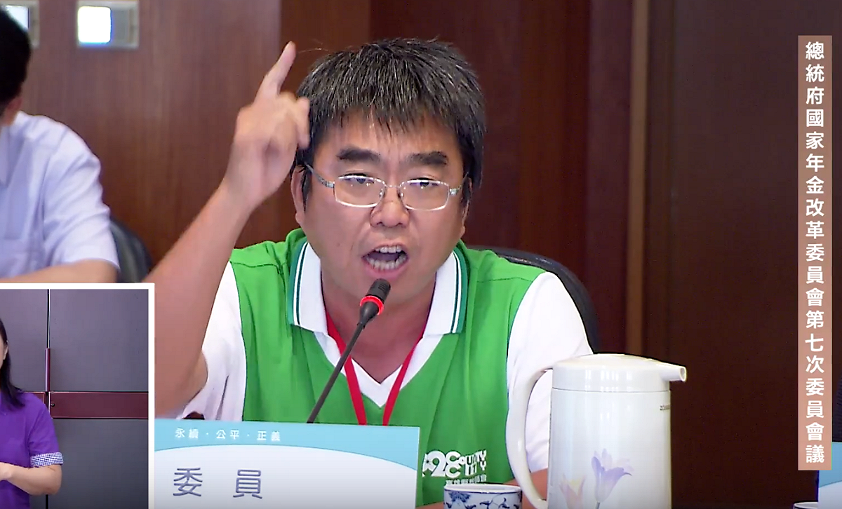 全教產副理事長劉亞平4日批評，名嘴用勞保平均月領1.6萬元與軍公教相比，「不是心黑，就是智障」 圖：翻攝自年改會直播畫面