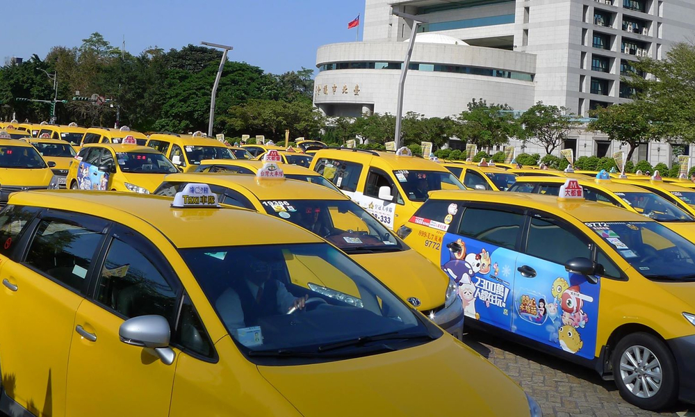 台北市計程車同業公會抗議Uber侵害計程車業者權益。 圖片來源：台北市計程車同業公會