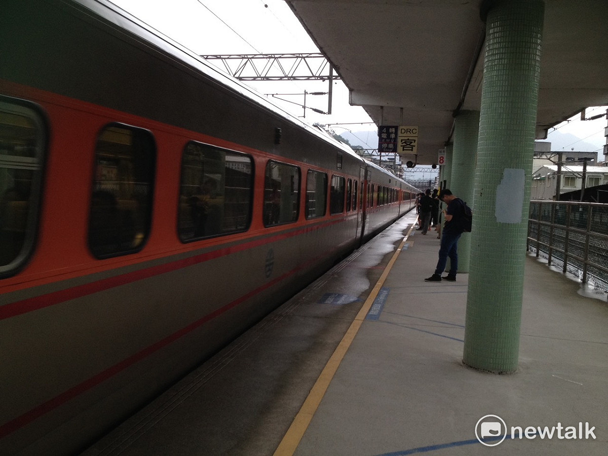 針對台鐵區間車爆炸案，嫌犯林英昌供稱，自己原先鎖定新竹站引爆，後來見到一位女童笑容，才因而作罷。圖為台鐵瑞芳車站。 圖：新頭殼資料照片