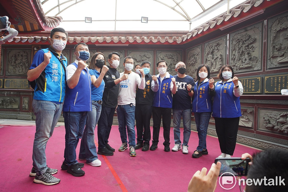 桃園市多位跨黨派地方民代陪同羅智強展開行腳桃園行程。 圖：林昀真/攝