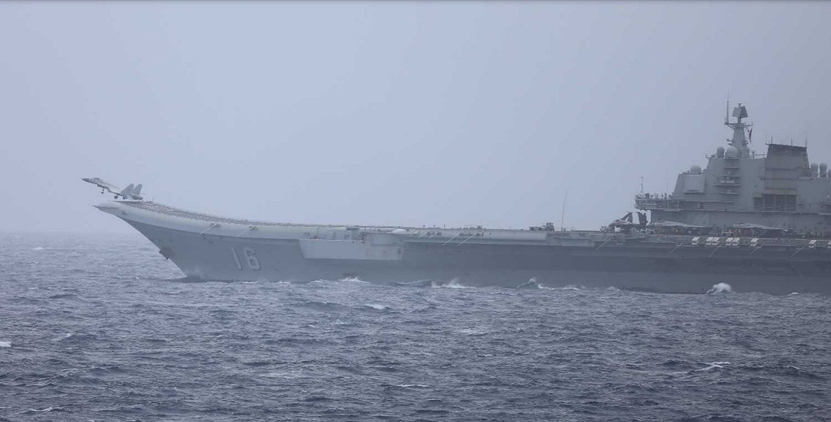 中國解放軍航母「遼寧號(CV-16)」。 圖：翻攝日本防衛省統合幕僚監部官網