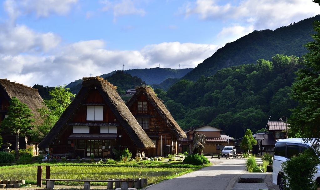 世界遺產之一的日本岐阜縣白川鄉，將是這次日本試行開放觀光團入境的一個必遊景點。 圖：翻攝自日本觀光局官網（資料照）