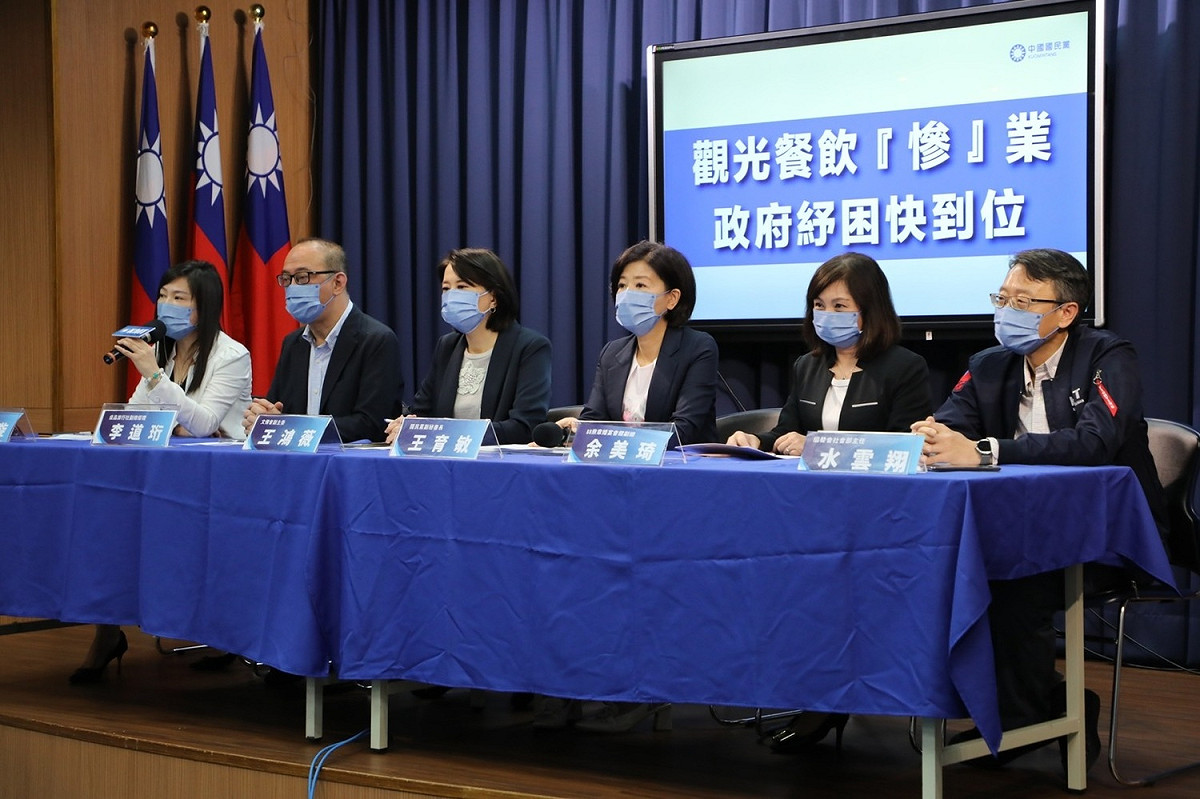 國民黨找來觀光、餐飲業者表達心聲，呼籲政府協助紓困，幫助業者渡過疫情寒冬。 圖：國民黨文傳會/提供