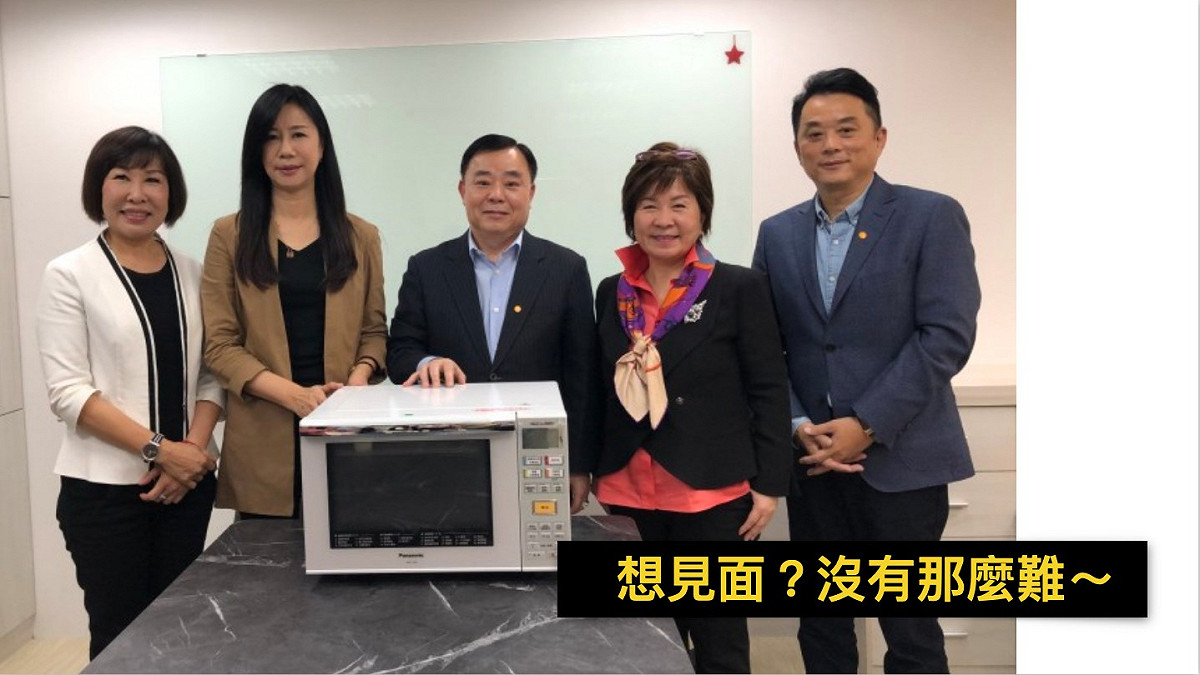 國民黨桃園市長提名人張善政原定24日上午11時前往桃園市議會拜會議長邱奕勝，卻臨時尷尬喊卡。資深媒體人黃暐瀚發文「想見面？沒那麼難～」指出「三不該」。 圖：翻攝黃暐瀚臉書