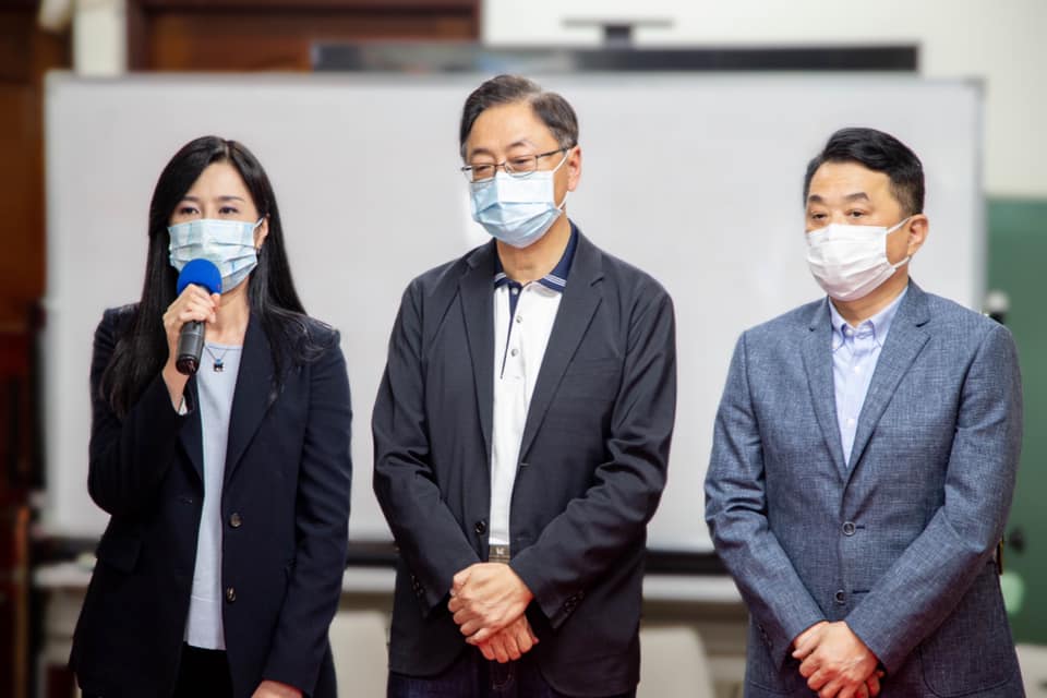 被國民黨徵名提名參選桃園市長的張善政，25日終於拜會到2名在地立委萬美玲、魯明哲。 圖：翻攝萬美玲臉書
