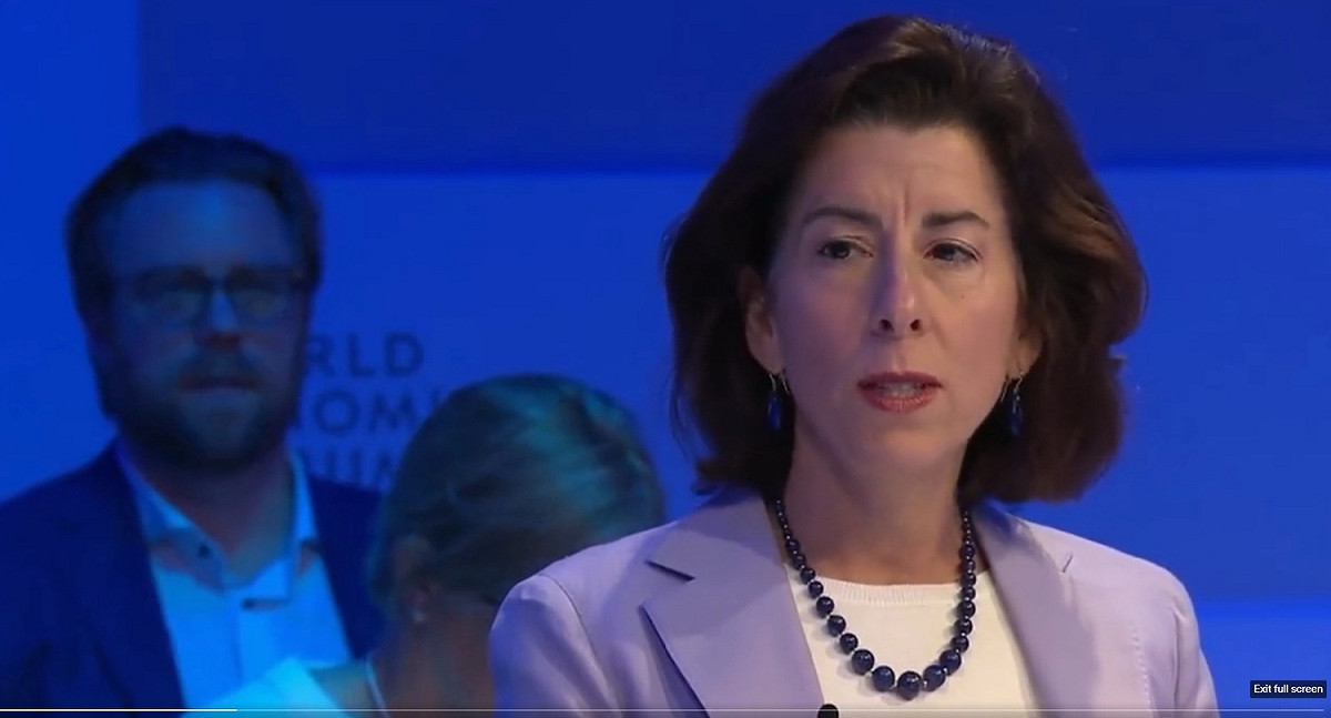 美國商務部長雷蒙多（Gina Raimondo）。 圖：翻攝自雷蒙多推特影片