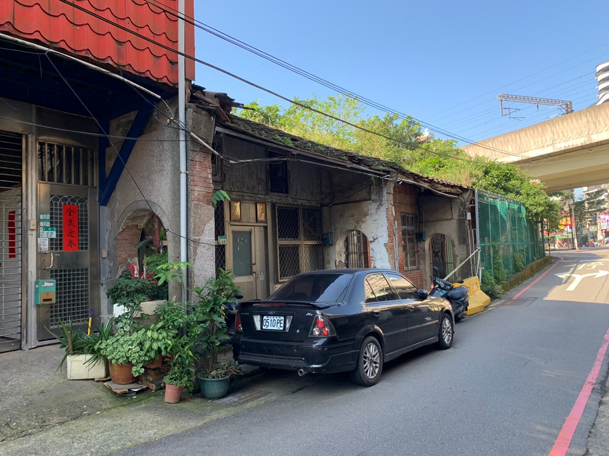 汐止新峰段拆除前現況照。 圖：新北市都更處提供