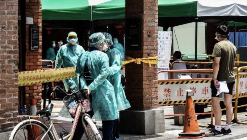 台灣本土疫情持續延燒，每天確診者人數依舊居高不下，其中，家中有小朋友的家長們，也會擔心小孩確診。 示意圖/NOWnews資料照