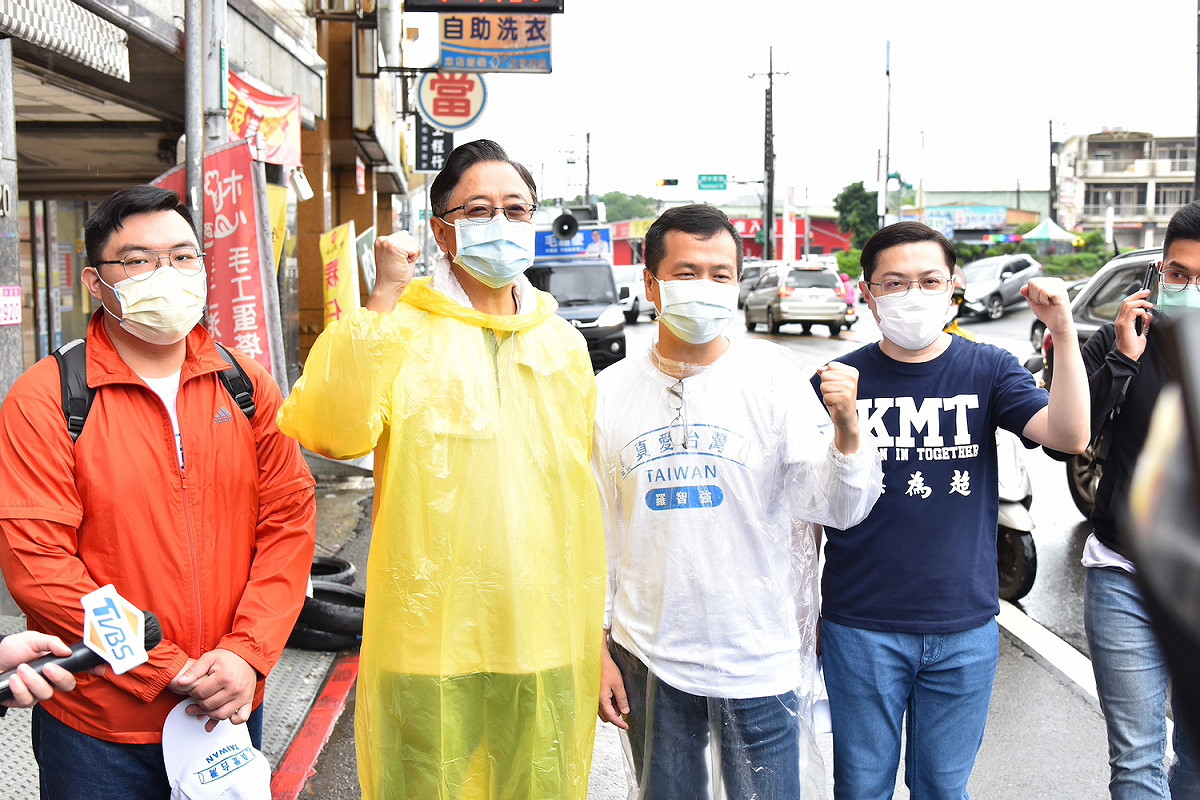 張善政、羅智強合體行腳為桃園祈福。 圖：張善政競選團隊提供